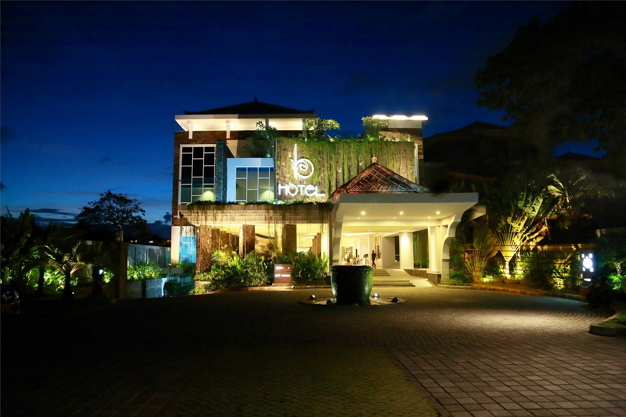 B Hotel Bali & Spa Denpasar  Exterior photo